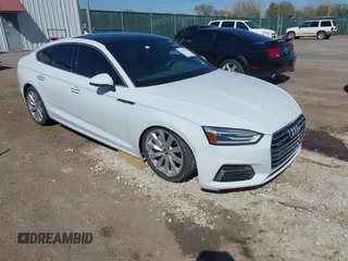 2018 Audi A5 Sportback Premium z VIN WAUANCF52JA063720, wystawiony jako IAAI lot #42012109 z przebiegiem 54 986 mil mil oraz . Historia ofert i sprzedaży dostępna na DreamBid. Obrazek 1.