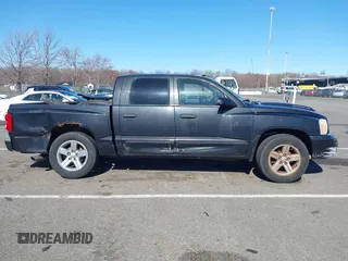 2007 Dodge Dakota SLT z VIN 1D7HW48JX7S196121, wystawiony jako IAAI lot #41863734 z przebiegiem 148 720 mil mil oraz . Historia ofert i sprzedaży dostępna na DreamBid. Obrazek 13.