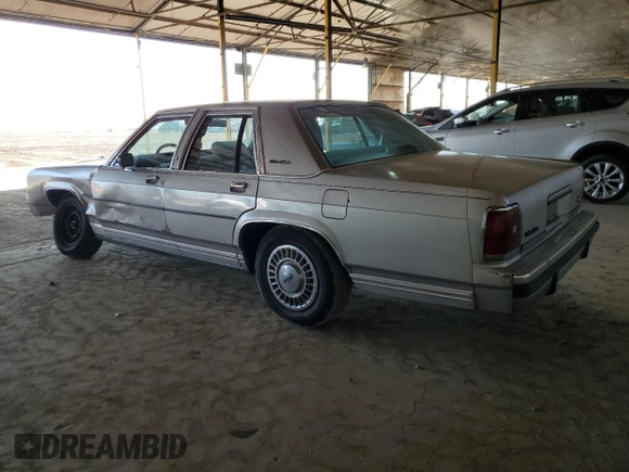 1990 Ford Crown Victoria z VIN 2FACP73F9LX166174, wystawiony jako Copart lot #76043234 z przebiegiem 52 545 mil mil oraz Szkoda całkowita • Salvage title. Historia ofert i sprzedaży dostępna na DreamBid. Obrazek 2.