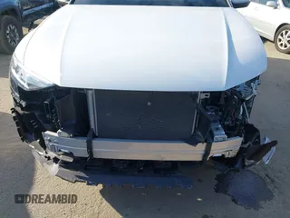 2024 Audi Q8 Premium Plus z VIN WA1BVBF19RD018552, wystawiony jako IAAI lot #41857441 z przebiegiem 3 188 mil mil oraz . Historia ofert i sprzedaży dostępna na DreamBid. Obrazek 18.