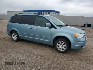 2010 Chrysler Town & Country Touring z VIN 2A4RR5D13AR404747, wystawiony jako Copart lot #57100735 z przebiegiem 220 550 mil mil oraz Szkoda całkowita • Salvage title. Historia ofert i sprzedaży dostępna na DreamBid. Obrazek 4.
