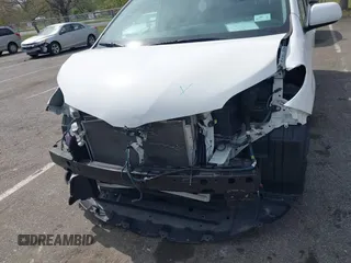 2020 Toyota Sienna LE Auto Access Seat с VIN 5TDKZ3DC3LS043379, выставлен на аукционе IAAI как лот 42103997 с пробегом 46 570 миль миль и . История ставок и продаж доступна на DreamBid. Изображение 6.
