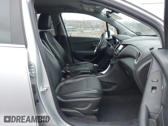 2017 Chevrolet Trax LT with VIN KL7CJPSB6HB133666, listed as a IAAI auction lot 41812766 with 80,376 mi miles. Bid and sale history available at carsss.com. Image 5.