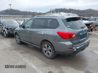 2019 Nissan Pathfinder S z VIN 5N1DR2MM7KC593207, wystawiony jako IAAI lot #41639401 z przebiegiem 71 494 mil mil oraz . Historia ofert i sprzedaży dostępna na DreamBid. Obrazek 3.