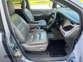 2015 Toyota Sienna Limited z VIN 5TDDK3DC8FS124511, wystawiony jako Copart lot #62570905 z przebiegiem 188 920 mil mil oraz Czysty tytuł • Clean title. Historia ofert i sprzedaży dostępna na DreamBid. Obrazek 13.