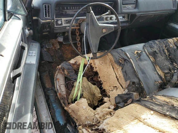 1968 Cadillac Eldorado z VIN J8277779, wystawiony jako Copart lot #84487964 z przebiegiem 92 328 mil mil oraz Czysty tytuł • Clean title. Historia ofert i sprzedaży dostępna na DreamBid. Obrazek 8.