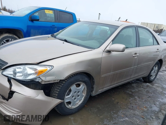 2002 Toyota Camry XLE z VIN 4T1BF32K42U533788, wystawiony jako IAAI lot #42024918 z przebiegiem 120 168 mil mil oraz . Historia ofert i sprzedaży dostępna na DreamBid. Obrazek 14.