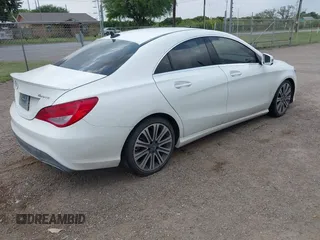 2018 Mercedes-Benz CLA 250 z VIN WDDSJ4GB0JN675250, wystawiony jako IAAI lot #42182793 z przebiegiem 65 978 mil mil oraz . Historia ofert i sprzedaży dostępna na DreamBid. Obrazek 4.