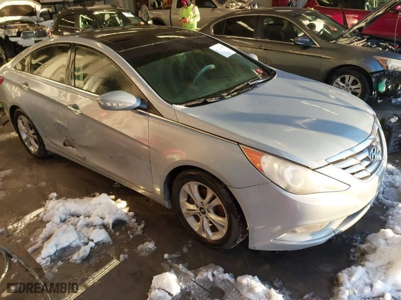 2013 Hyundai Sonata SE with VIN 5NPEC4AC3DH665190, listed as a IAAI auction lot 41124502 with 247,086 mi miles. Bid and sale history available at carsss.com. Image 1.