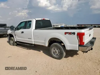 2019 Ford F-250 XL z VIN 1FT7X2B60KEG23826, wystawiony jako Copart lot #57651295 z przebiegiem 77 803 mil mil oraz Szkoda całkowita • Salvage title. Historia ofert i sprzedaży dostępna na DreamBid. Obrazek 2.