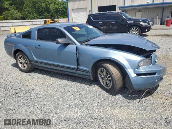 2005 Ford Mustang Deluxe z VIN 1ZVFT80N155224106, wystawiony jako Copart lot #56429875 z przebiegiem 80 238 mil mil oraz Szkoda całkowita • Salvage title. Historia ofert i sprzedaży dostępna na DreamBid. Obrazek 4.