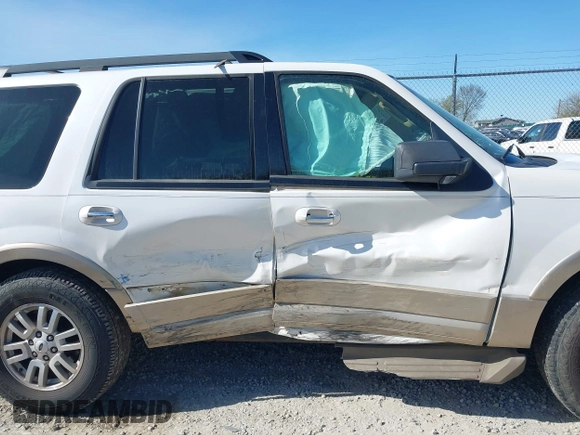 2011 Ford Expedition XLT z VIN 1FMJU1H58BEF02139, wystawiony jako IAAI lot #42065356 z przebiegiem 144 103 mil mil oraz . Historia ofert i sprzedaży dostępna na DreamBid. Obrazek 6.