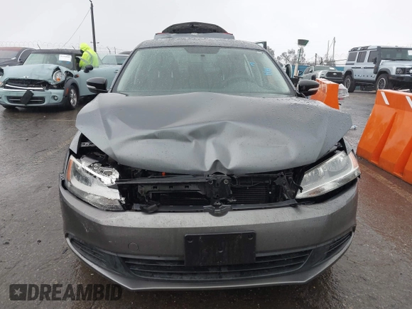 2011 Volkswagen Jetta Sedan SE PZEV with VIN 3VWDZ7AJ3BM332471, listed as a IAAI auction lot 41732964 with 168,920 mi miles. Bid and sale history available at carsss.com. Image 12.