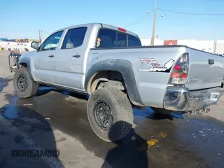 2008 Toyota Tacoma z VIN 5TELU42N88Z560362, wystawiony jako IAAI lot #41410260 z przebiegiem 164 329 mil mil oraz . Historia ofert i sprzedaży dostępna na DreamBid. Obrazek 3.