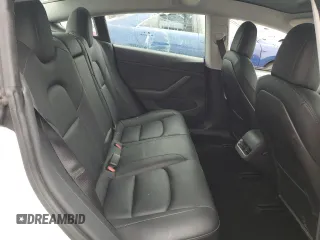 2020 Tesla Model 3 Long Range z VIN 5YJ3E1EB3LF667522, wystawiony jako Copart lot #57421145 z przebiegiem 77 821 mil mil oraz Szkoda całkowita • Salvage title. Historia ofert i sprzedaży dostępna na DreamBid. Obrazek 10.