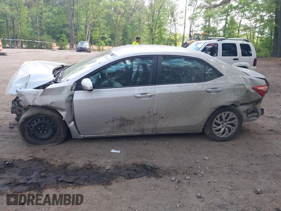 2018 Toyota Corolla L z VIN 5YFBURHE7JP812470, wystawiony jako IAAI lot #42183208 z przebiegiem 243 880 mil mil oraz . Historia ofert i sprzedaży dostępna na DreamBid. Obrazek 14.