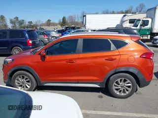 2017 Hyundai Tucson SE z VIN KM8J33A48HU396127, wystawiony jako IAAI lot #41785992 z przebiegiem 86 667 mil mil oraz . Historia ofert i sprzedaży dostępna na DreamBid. Obrazek 14.