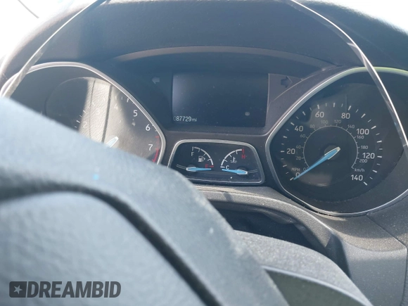 2018 Ford Focus SE z VIN 1FADP3F26JL321831, wystawiony jako IAAI lot #42085951 z przebiegiem 87 729 mil mil oraz . Historia ofert i sprzedaży dostępna na DreamBid. Obrazek 7.