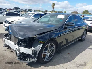 2019 Mercedes-Benz E-Class E 300 with VIN WDDZF4JB4KA684115, listed as a IAAI auction lot 41573761 with 35,678 mi miles. Bid and sale history available at carsss.com. Image 18.