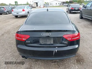 2011 Audi A5 Premium Plus z VIN WAULFAFR9BA080187, wystawiony jako IAAI lot #42220280 z przebiegiem 142 676 mil mil oraz . Historia ofert i sprzedaży dostępna na DreamBid. Obrazek 16.