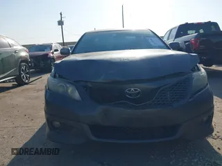 2011 Toyota Camry LE z VIN 4T1BF3EKXBU773360, wystawiony jako IAAI lot #41991860 z przebiegiem 201 251 mil mil oraz . Historia ofert i sprzedaży dostępna na DreamBid. Obrazek 6.
