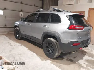 2014 Jeep Cherokee Trailhawk z VIN 1C4PJMBS4EW254963, wystawiony jako IAAI lot #42065845 z przebiegiem 187 356 mil mil oraz . Historia ofert i sprzedaży dostępna na DreamBid. Obrazek 3.
