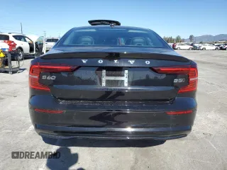 2024 Volvo S60 Plus Dark Theme z VIN 7JRL12TL3RG299436, wystawiony jako Copart lot #49722185 z przebiegiem 15 404 mil mil oraz Szkoda całkowita • Salvage title. Historia ofert i sprzedaży dostępna na DreamBid. Obrazek 6.