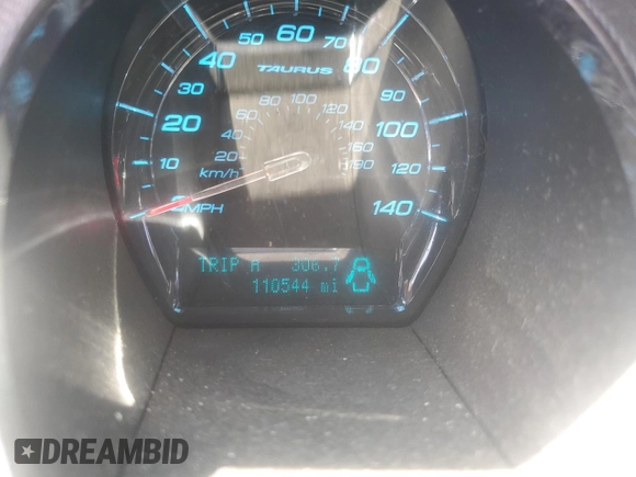 2010 Ford Taurus SHO z VIN 1FAHP2KT6AG105528, wystawiony jako Copart lot #61943515 z przebiegiem 110 544 mil mil oraz Czysty tytuł • Clean title. Historia ofert i sprzedaży dostępna na DreamBid. Obrazek 9.
