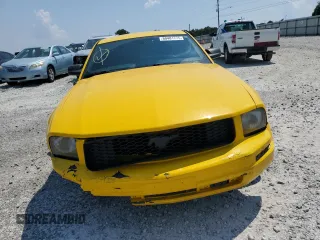 2005 Ford Mustang Deluxe с VIN 1ZVFT80N155198395, выставлен на аукционе Copart как лот 60481775 с пробегом 121 062 миль миль и Списание • Salvage title. История ставок и продаж доступна на DreamBid. Изображение 5.