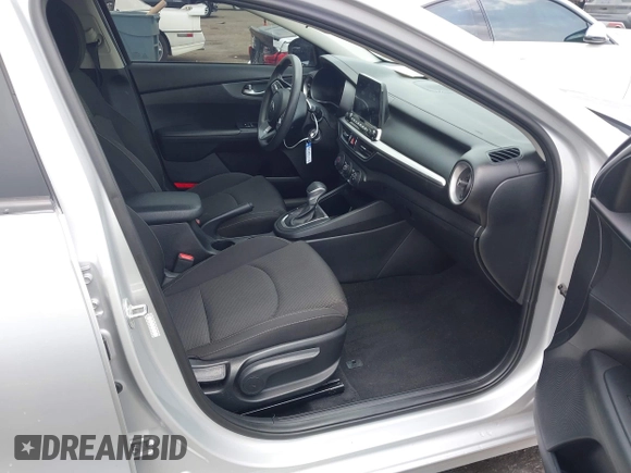 2021 Kia Forte LXS with VIN 3KPF24ADXME269696, listed as a IAAI auction lot 42498767 with 90,070 mi miles and . Bid and sale history available at DreamBid. Image 5.