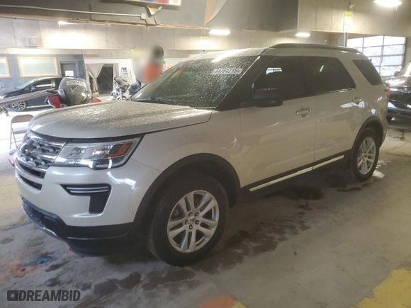 2018 Ford Explorer XLT with VIN 1FM5K8DH7JGA41048, listed as a Copart auction lot 44764715 with 98,363 mi miles and Salvage Title. Bid and sale history available at carsss.com. Image 1.