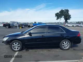 2006 Honda Accord LX с VIN 1HGCM66396A058277, выставлен на аукционе IAAI как лот 42651117 с пробегом 178 621 миль миль и . История ставок и продаж доступна на DreamBid. Изображение 15.