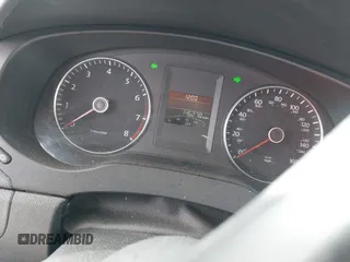 2014 Volkswagen Jetta SE z VIN 3VWD17AJ4EM266248, wystawiony jako IAAI lot #41893512 z przebiegiem 146 278 mil mil oraz . Historia ofert i sprzedaży dostępna na DreamBid. Obrazek 7.