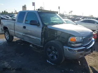 2004 GMC Sierra 1500 SLE with VIN 2GTEK19T141218137, listed as a IAAI auction lot 41583918 with 331,775 mi miles. Bid and sale history available at carsss.com. Image 1.