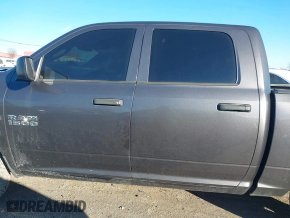 2015 Ram 1500 Express z VIN 1C6RR6KT6FS754869, wystawiony jako IAAI lot #41240025 z przebiegiem 203 775 mil mil oraz . Historia ofert i sprzedaży dostępna na DreamBid. Obrazek 14.