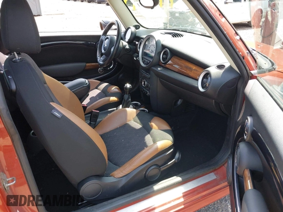 2011 MINI Hardtop with VIN WMWSU3C55BT181956, listed as a IAAI auction lot 42564011 with 106,430 mi miles and . Bid and sale history available at DreamBid. Image 5.