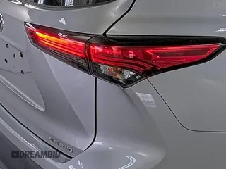 2021 Toyota Highlander XLE with VIN 5TDHZRBH0MS558143, listed as a IAAI auction lot 42859323 with 41,722 mi miles and . Bid and sale history available at DreamBid. Image 30.