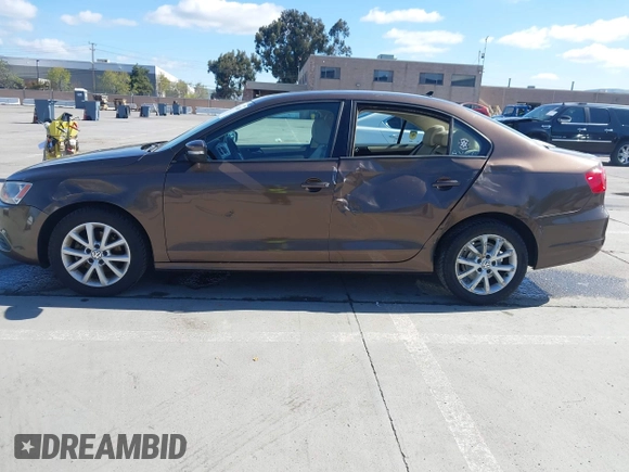 2011 Volkswagen Jetta Sedan SE w/Convenience & Sunroof PZEV with VIN 3VWDZ7AJ8BM388647, listed as a IAAI auction lot 41924260 with 156,583 mi miles. Bid and sale history available at carsss.com. Image 14.