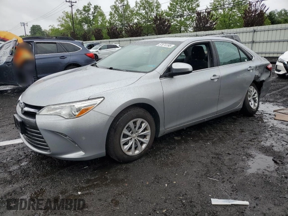 2015 Toyota Camry XLE z VIN 4T4BF1FK7FR460099, wystawiony jako Copart lot #57674195 z przebiegiem 162 774 mil mil oraz Szkoda całkowita • Salvage title. Historia ofert i sprzedaży dostępna na DreamBid. Obrazek 1.