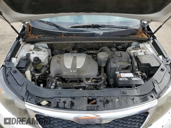 2011 Kia Sorento LX with VIN 5XYKTDA29BG108668, listed as a Copart auction lot 48973155 with 197,756 mi miles and Clean Title. Bid and sale history available at carsss.com. Image 12.
