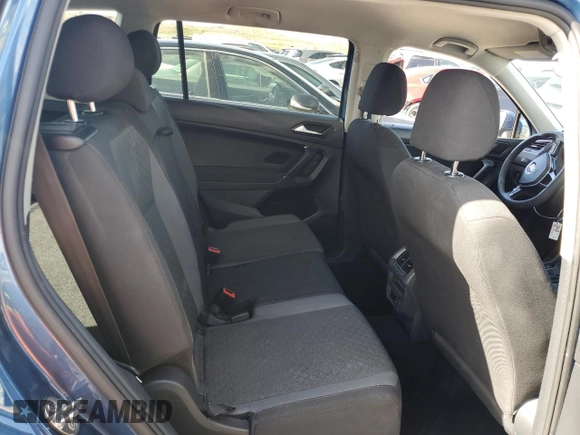 2018 Volkswagen Tiguan S z VIN 3VV0B7AXXJM092765, wystawiony jako Copart lot #57324885 z przebiegiem 156 441 mil mil oraz Szkoda całkowita • Salvage title. Historia ofert i sprzedaży dostępna na DreamBid. Obrazek 10.