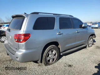 2015 Toyota Sequoia SR5 with VIN 5TDBY5G14FS122167, listed as a Copart auction lot 42831335 with 146,015 mi miles and Salvage Title. Bid and sale history available at carsss.com. Image 3.