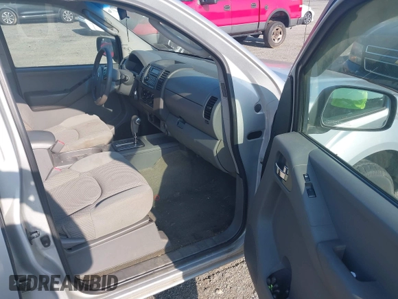 2006 Nissan Frontier LE z VIN 1N6AD07W66C434429, wystawiony jako IAAI lot #42819815 z przebiegiem 130 644 mil mil oraz . Historia ofert i sprzedaży dostępna na DreamBid. Obrazek 5.