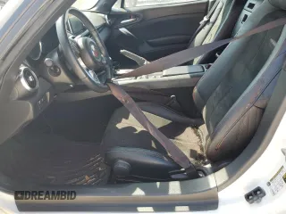 2019 FIAT 124 Spider Urbana Edition z VIN JC1NFAEK1K0143043, wystawiony jako Copart lot #68020584 z przebiegiem Nie podano mil oraz Szkoda całkowita • Salvage title. Historia ofert i sprzedaży dostępna na DreamBid. Obrazek 7.