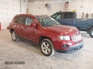 2016 Jeep Compass Latitude z VIN 1C4NJDEB5GD573256, wystawiony jako IAAI lot #42372586 z przebiegiem 47 920 mil mil oraz . Historia ofert i sprzedaży dostępna na DreamBid. Obrazek 1.