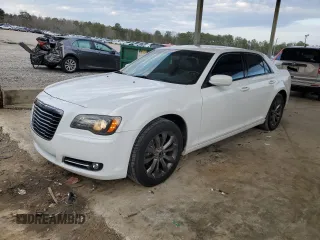 2014 Chrysler 300 S z VIN 2C3CCAGGXEH232982, wystawiony jako Copart lot #44759145 z przebiegiem 176 539 mil mil oraz Szkoda całkowita • Salvage title. Historia ofert i sprzedaży dostępna na DreamBid. Obrazek 1.
