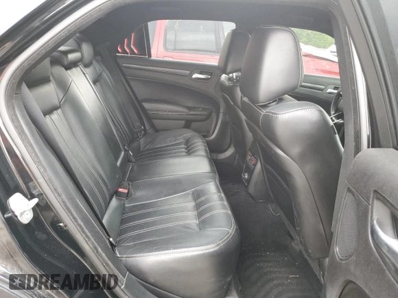 2014 Chrysler 300 S z VIN 2C3CCAGG1EH297607, wystawiony jako Copart lot #56889285 z przebiegiem 136 485 mil mil oraz Szkoda całkowita • Salvage title. Historia ofert i sprzedaży dostępna na DreamBid. Obrazek 10.