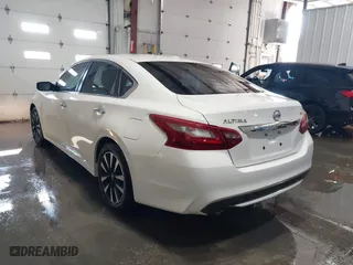 2018 Nissan Altima 2.5 SL with VIN 1N4AL3AP7JC151500, listed as a IAAI auction lot 41330909 with 142,536 mi miles. Bid and sale history available at carsss.com. Image 3.