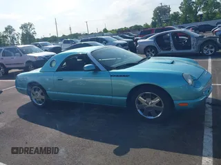2002 Ford Thunderbird Hardtop Premium z VIN 1FAHP60AX2Y118061, wystawiony jako IAAI lot #42332263 z przebiegiem 162 591 mil mil oraz . Historia ofert i sprzedaży dostępna na DreamBid. Obrazek 13.