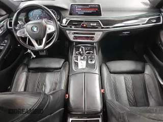 2018 BMW 7 Series ALPINA B7 xDrive z VIN WBA7F2C51JG423580, wystawiony jako Copart lot #49334015 z przebiegiem 118 513 mil mil oraz Czysty tytuł • Clean title. Historia ofert i sprzedaży dostępna na DreamBid. Obrazek 8.